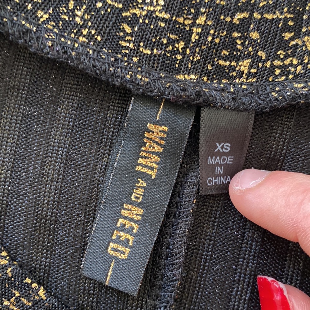 🥭 (4 for $15) Black and Gold Dress - Picture 7 of 7